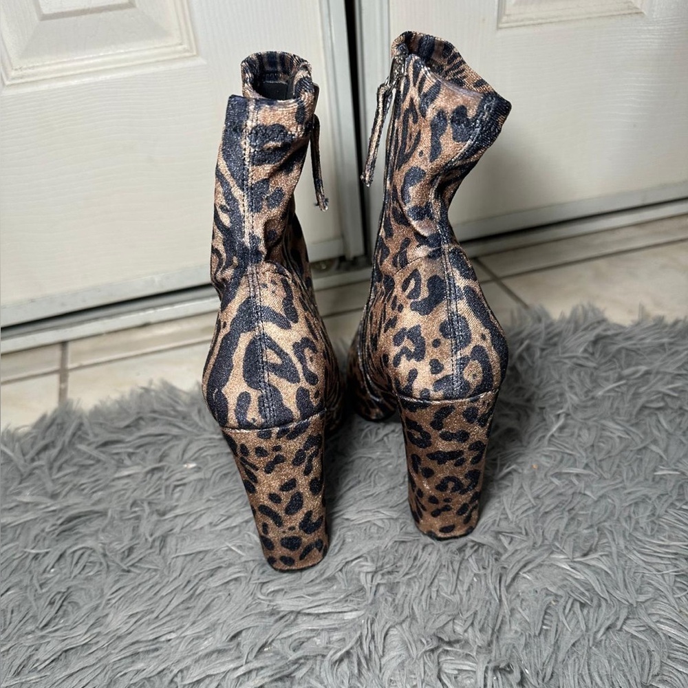Steve Madden Edit Velvet Chunky Leopard Sock Booties in size 8.5. - Picture 3 of 12